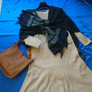 릴랙스 코디 루카(LUCA) 뮤닉 롱 원피스 베이지 계열