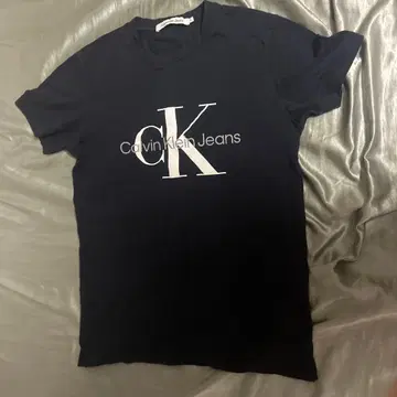 Calvin Klein Jeans M 사이즈 T셔츠 네이비