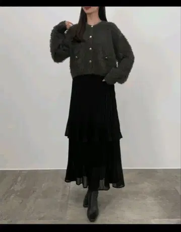 골드 버튼 샤기 니트 가디건 + 플리츠 스커트 set