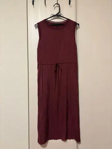 Theory 슬리브리스 플리츠 원피스