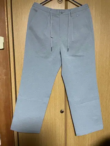 LACOSTE 릴랙스핏 그레이 슬랙스