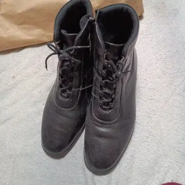 페달라 블랙 하이컷 부츠 사이드 지퍼 부착