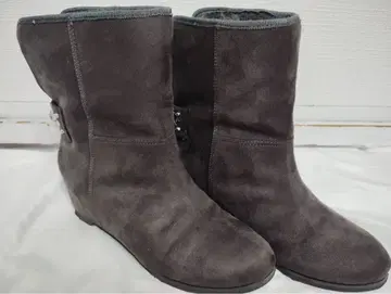 그레이 어그 부츠 스터드 장식