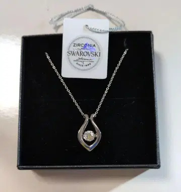 스와로브스키 댄싱스톤 지르코니아 목걸이