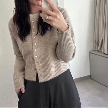 [ 미사용 새상품 ] mystic 숄더 개더 니트 가디건 베이지