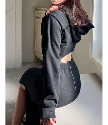 새상품 RESEXXY 백 오픈 후디 원피스 블랙