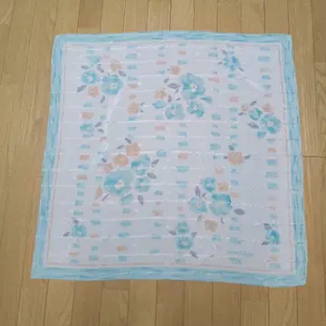 쿠레쥬 꽃무늬 스카프 약 70cm x 70cm