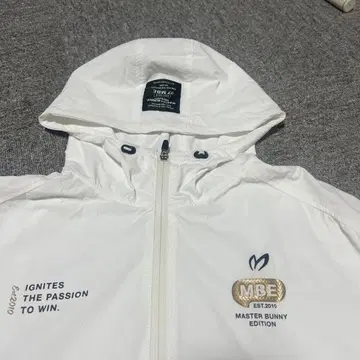 MASTER BUNNY EDITION 화이트 자켓