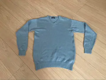 라이트 블루 V넥 스웨터