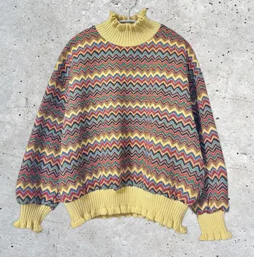 [새상품급] 올 패턴 태피스트리 프릴 트레이너 하이넥