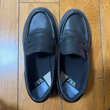 ZARA 블랙 로퍼 사이즈 22.5cm