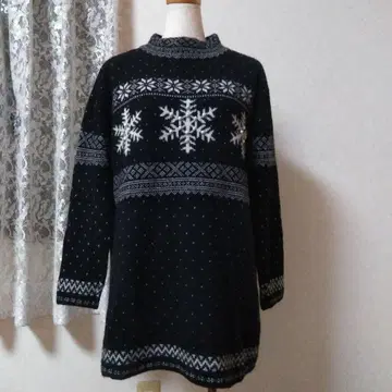 레리안 캐시미어 눈꽃 패턴 블랙 니트 스웨터 긴팔