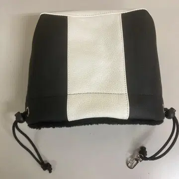 일본산 슈링크 가죽을 사용한 아이언 커버 블랙 x 화이트