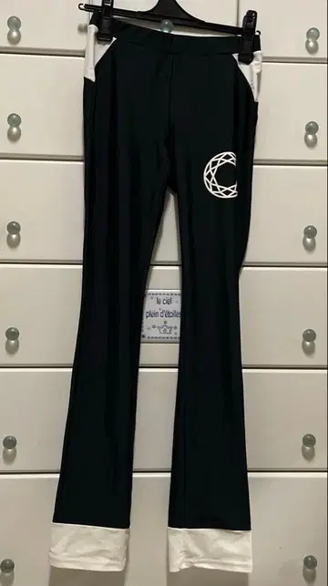 FEELCYCLE 플레어 레깅스 블랙/화이트