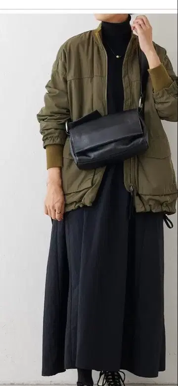 [ 비어즐리 ] 가죽 숄더백 블랙