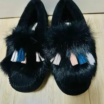 퍼 포함 컬러풀 태슬 모카신 블랙 23.5cm