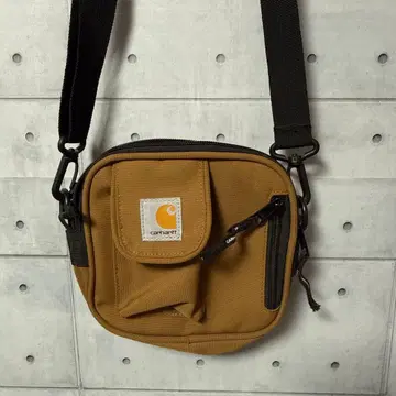 Carhartt 숄더백 브라운