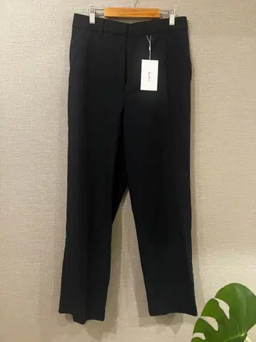 밀레 오븐 네이비 슬랙스 사이즈 1