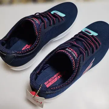 SKECHERS GO WALK 네이비 스니커즈