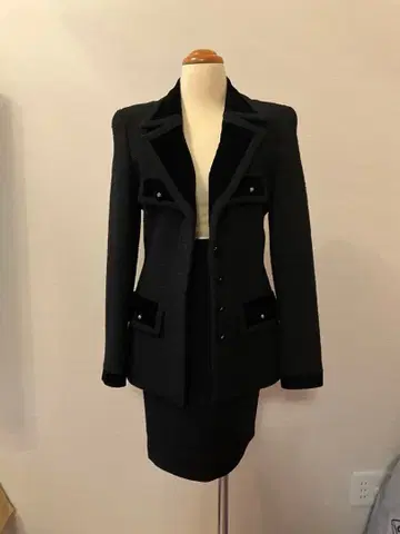 J&R 수트. 자켓 & 스커트 블랙 38 시착만 한 상품 미사용에 가까움