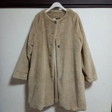 스칼라 베이지 복슬복슬 코트 전부 다른 버튼 포함