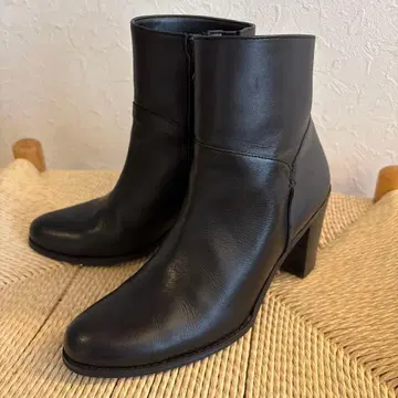 버클레이 블랙 가죽 숏부츠