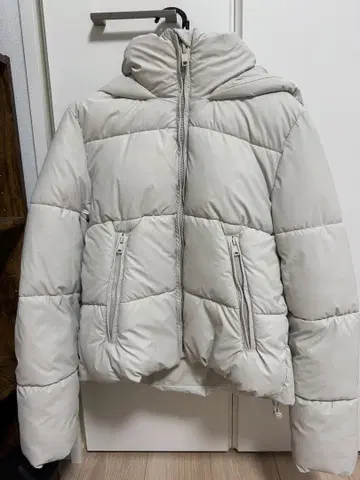 ZARA 후드 부착 아이보리 다운 자켓