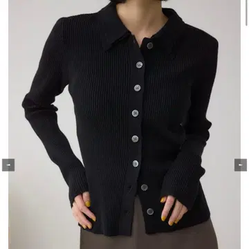 더블 컬러 프론트 버튼 니트탑