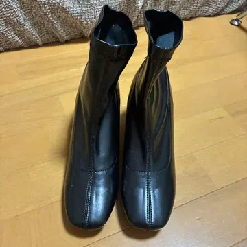 블랙 가죽 부티 / 25cm