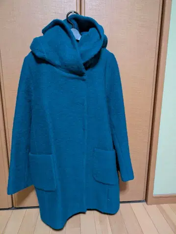 터콰이즈 후드 부착 코트