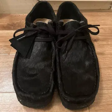 CLARKS Wallabee Black Hair On