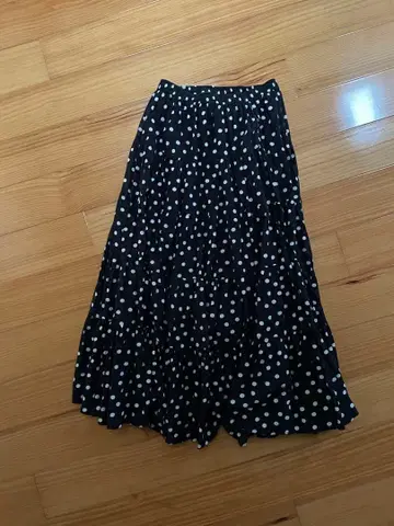 플레어 스커트 블랙과 화이트 물방울 패턴 새상품급