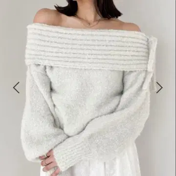 [ 미사용 새상품 ] Heather 부클레 오프숄더 니트 화이트