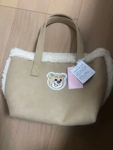 러브리 바이 페이러 올드 테디 와펜 보아 토트