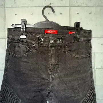 GUESS 스키니 데님 블랙