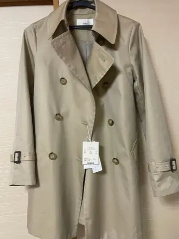 베이지 트렌치코트 더블 브레스트
