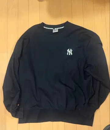 뉴욕 양키스 트레이닝복 블랙 맨투맨