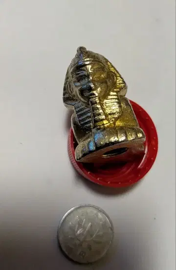 금속제 랫핑크 피규어(가챠, 코스모스)