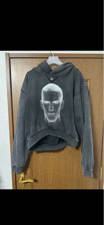 xander zhou 24aw 후드티 포커즈