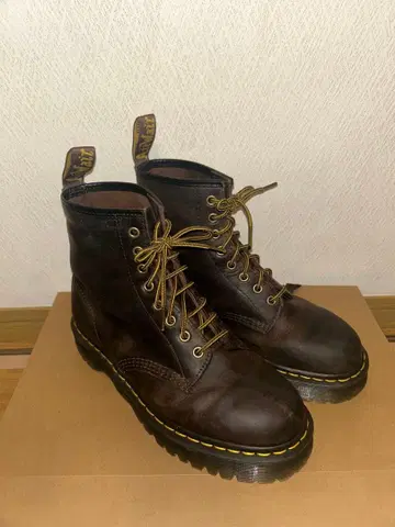 Dr.Martens 닥터마틴 1460 8홀 부츠 브라운