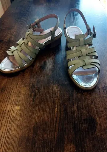 긴자 카네마츠 크로스 스트랩 샌들 올리브 그린