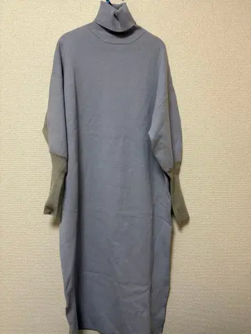 새상품 이번 시즌 완판템 포옴리슈 바이 컬러 니트 원피스 블루 그레이