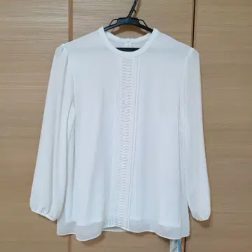 리플렉트 프릴 디자인 화이트 긴팔 블라우스 L 사이즈