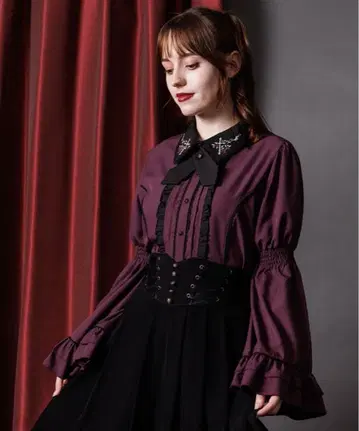 [ 새상품급 ] 크로스로즈 자수 블라우스