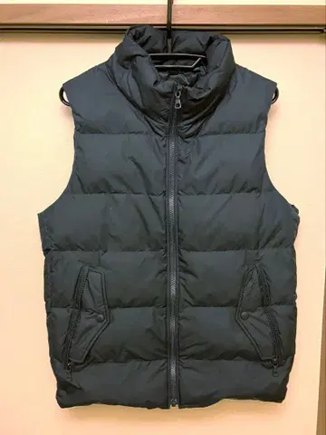 유니클로 블랙 다운 베스트