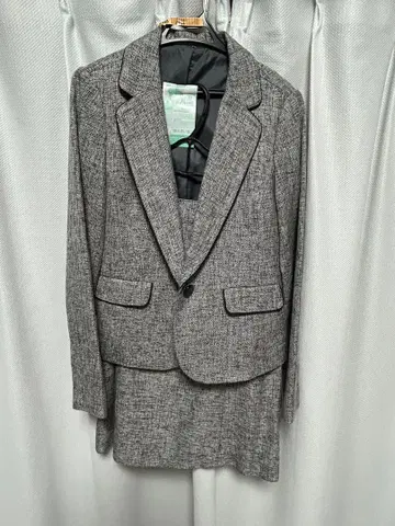 그레이 계열 테일러드 자켓 스커트 셋업