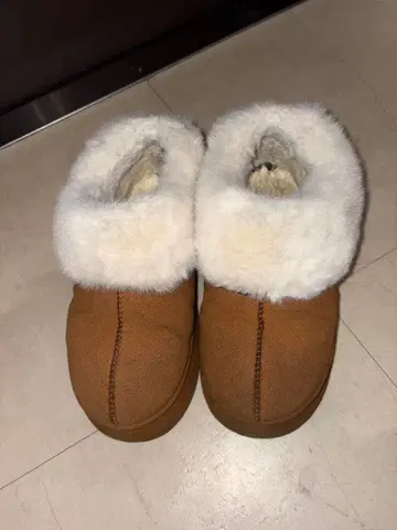 브라운 어그 부츠 스웨이드 퍼 내부