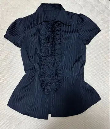 반팔 프릴 셔츠 위시코어