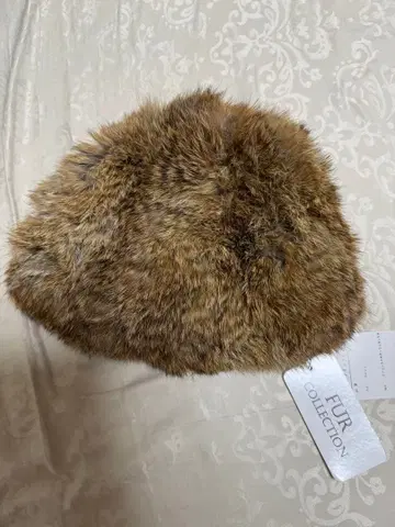 브라운 퍼 모자 비니 실루엣