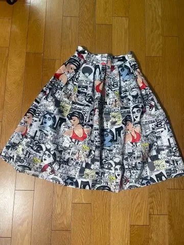 아메리칸 코믹스 플레어 스커트 무릎 기장